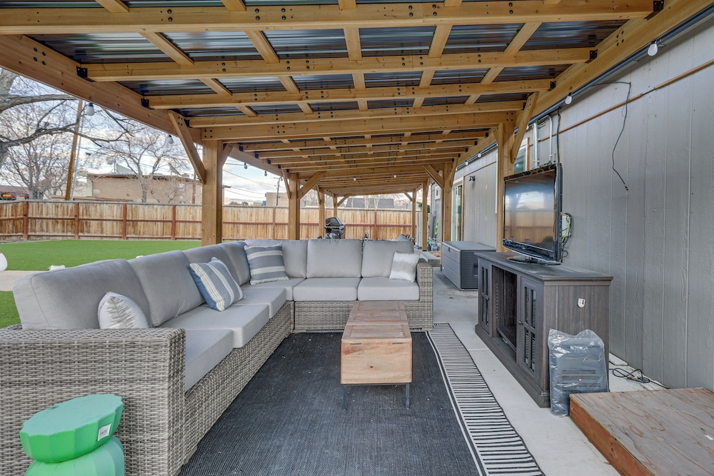 2 Mi to Reno Convention Center: Modern Home + Yard