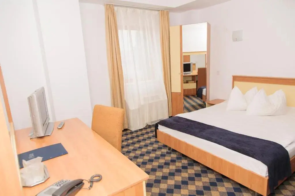 Standard Double room (full double bed)