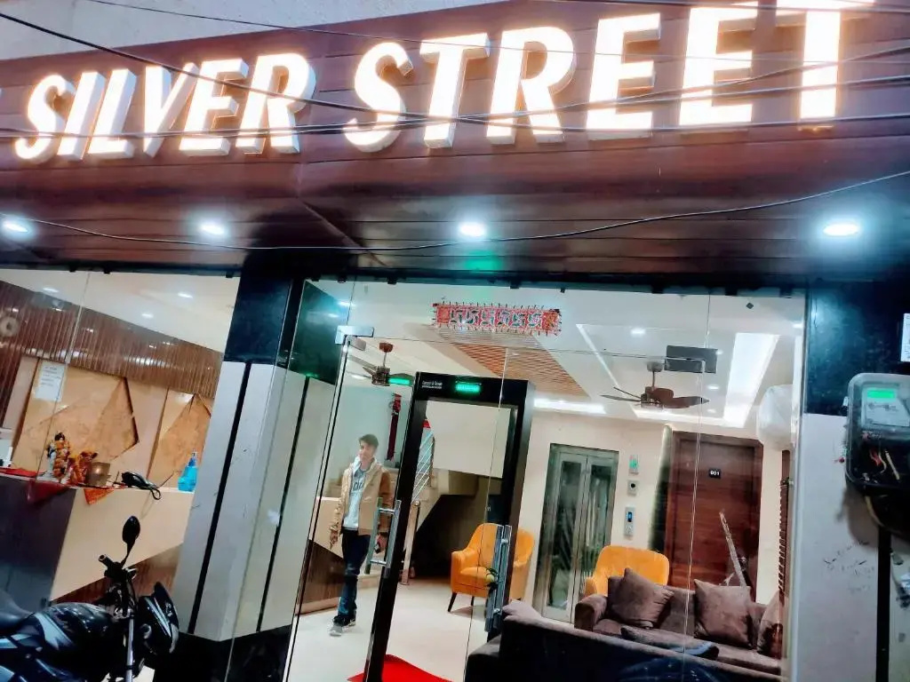 Silver Street By WB Inn