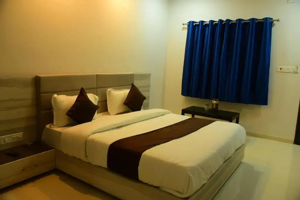Deluxe Double room (full double bed)