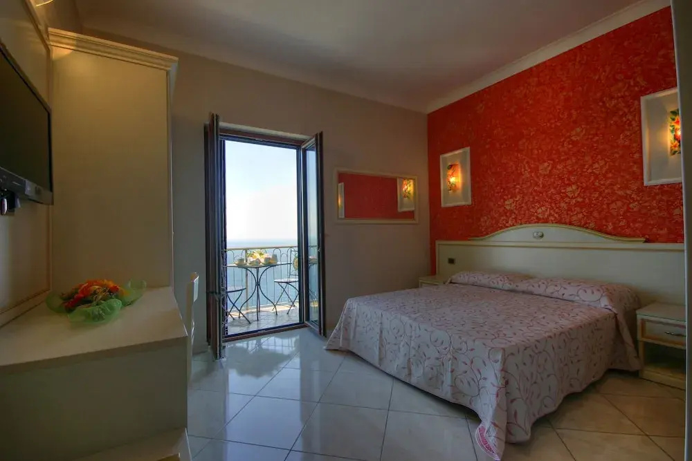 Superior Double room with sea view (full double bed)