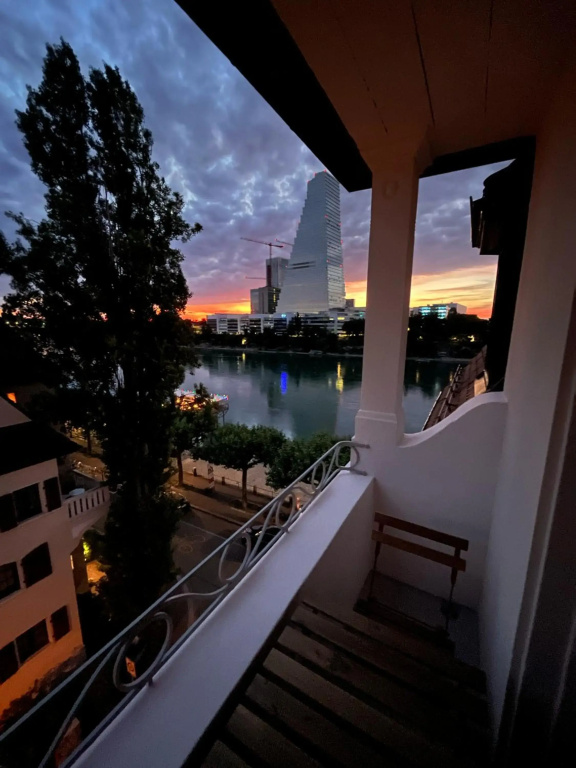 Charmante Altbauwohnung am Rhein