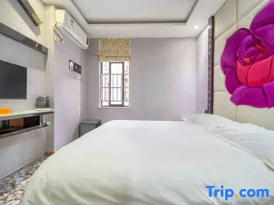 Deluxe Double room (full double bed)