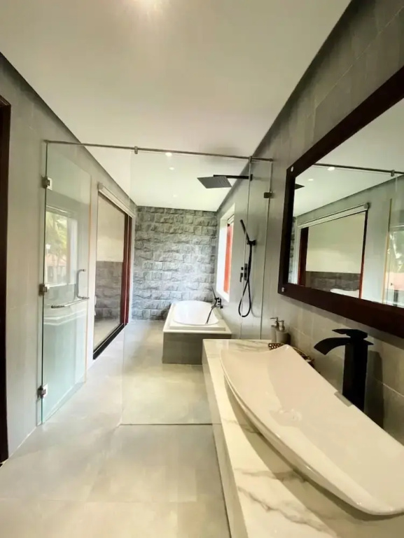 Suite with balcony and beachfront