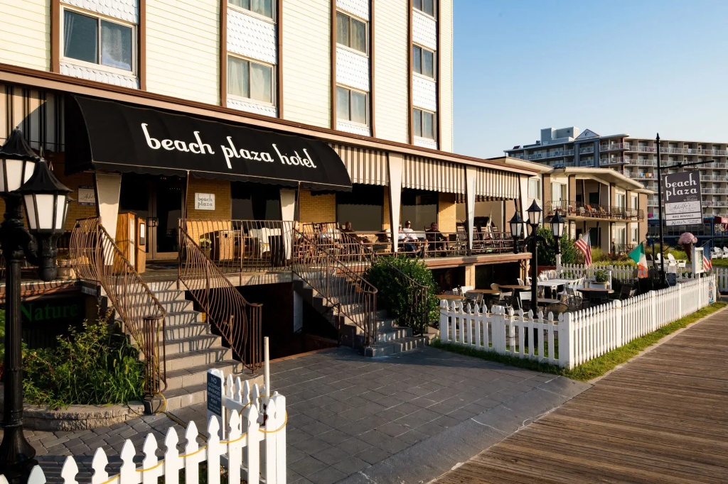 Beach Plaza Hotel