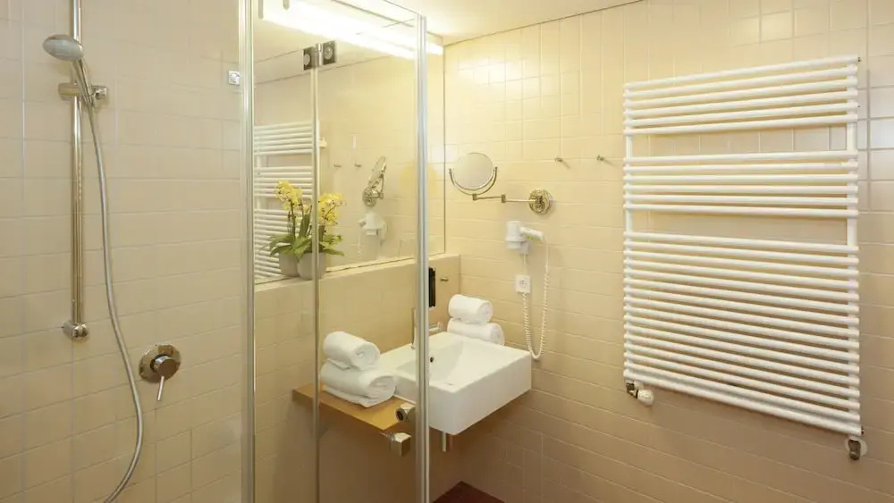 Standard Double room with balcony (full double bed)
