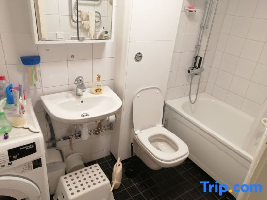 Cozy Guest Room in Green Uppsala - Walk to Central Station
