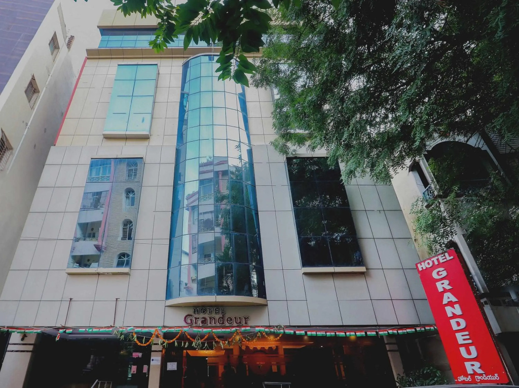Hotel Grandeur