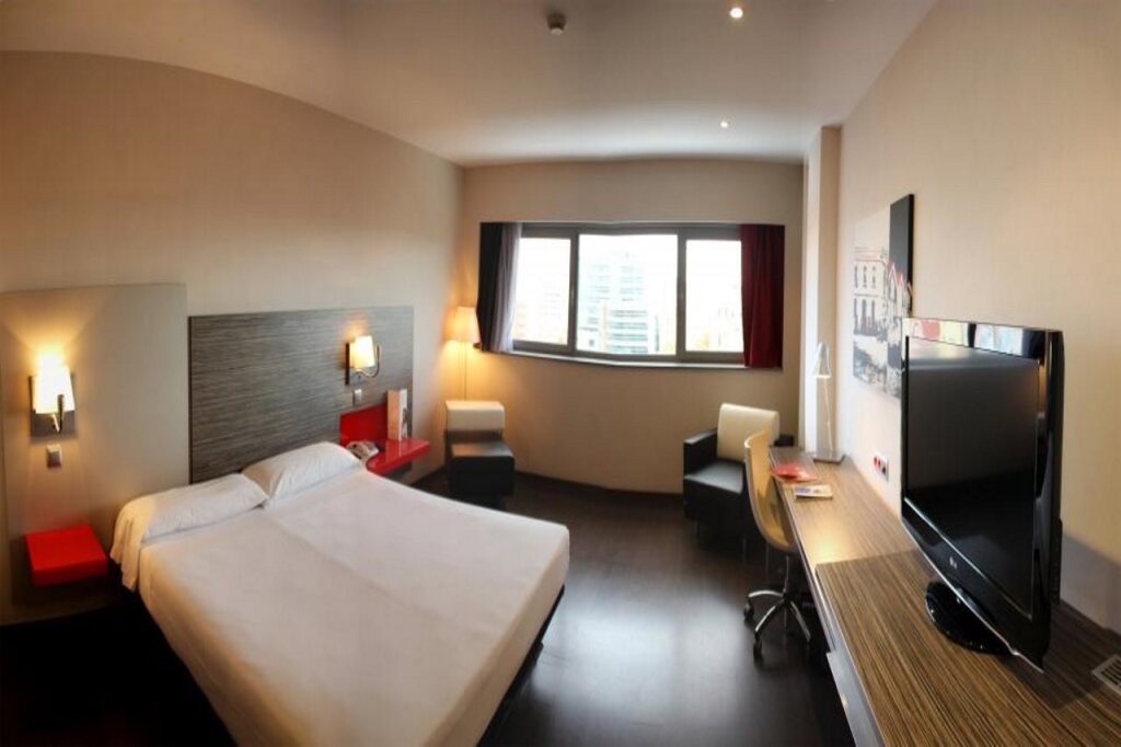 Hotel ILUNION Barcelona picture