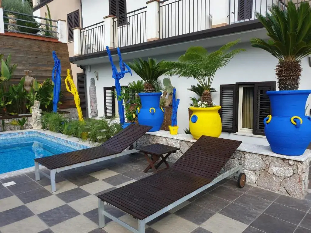 Apartment with pool view