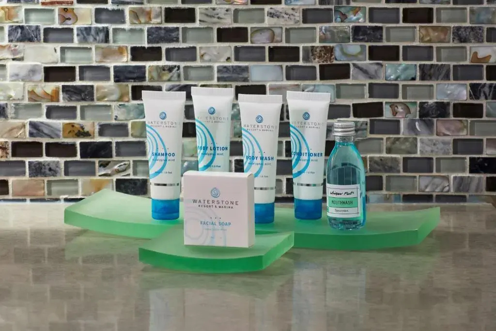 Standard room with balcony and with partial ocean view