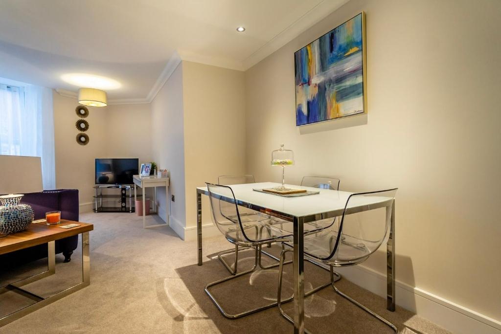 5 London Mews