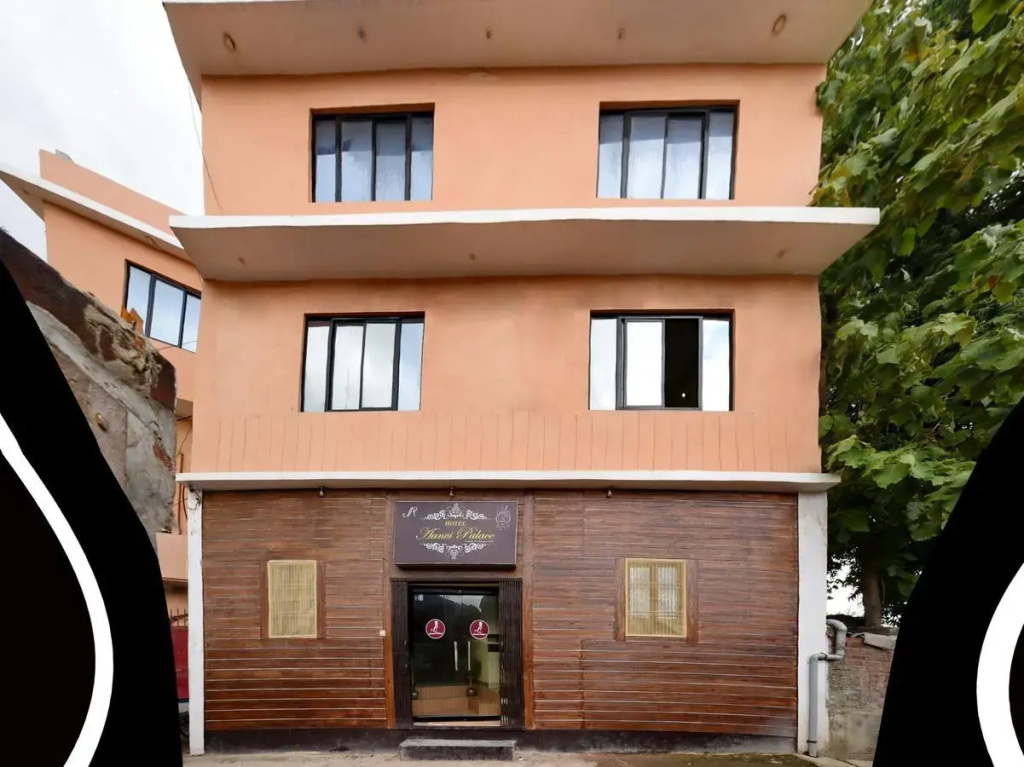 Aanvi Palace by OYO Rooms