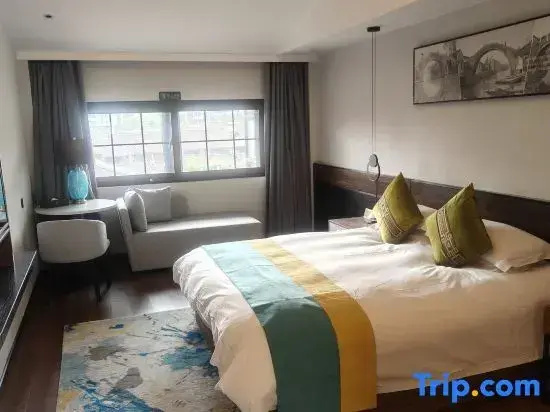 Standard Double room with river view (full double bed)