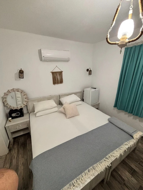 Paris Alacati Butik Otel