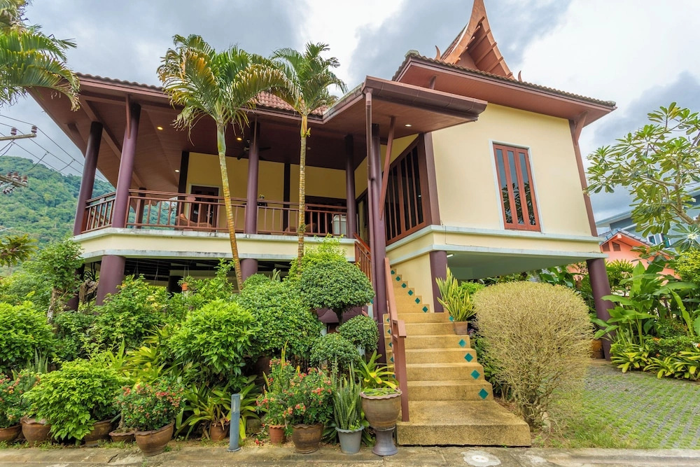 Thai-Style Villa with Charm V114