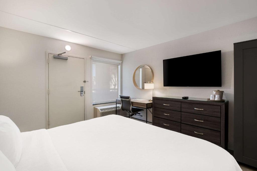 Двухместный номер Standard двуспальная кровать в SureStay Plus Hotel by Best Western Scottsdale North (ex.Fairfield Inn by Marriott Scottsdale North)