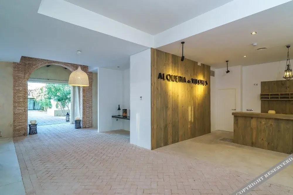Lobby & Reception