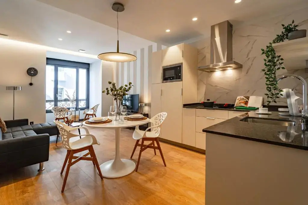 2 Bedrooms Apartment