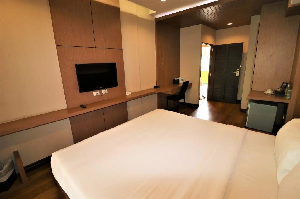 Superior room with pool view