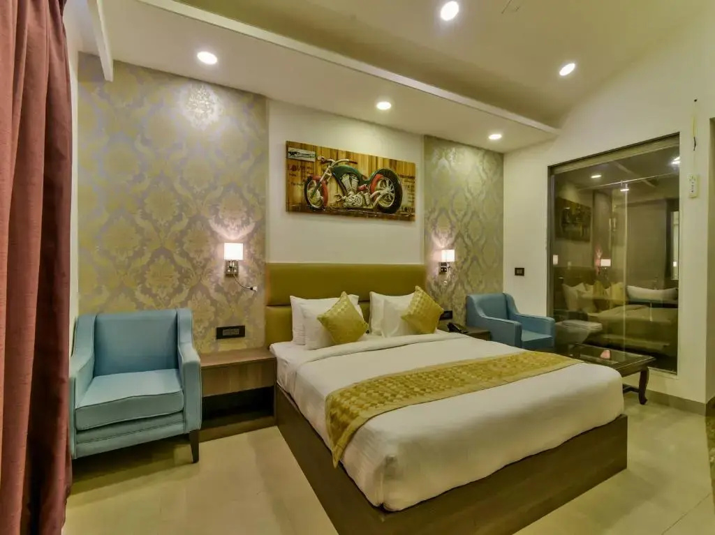 Superior Double room with balcony (full double bed)