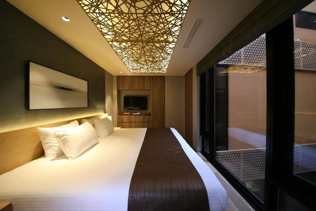 Atelier Double room (full double bed)