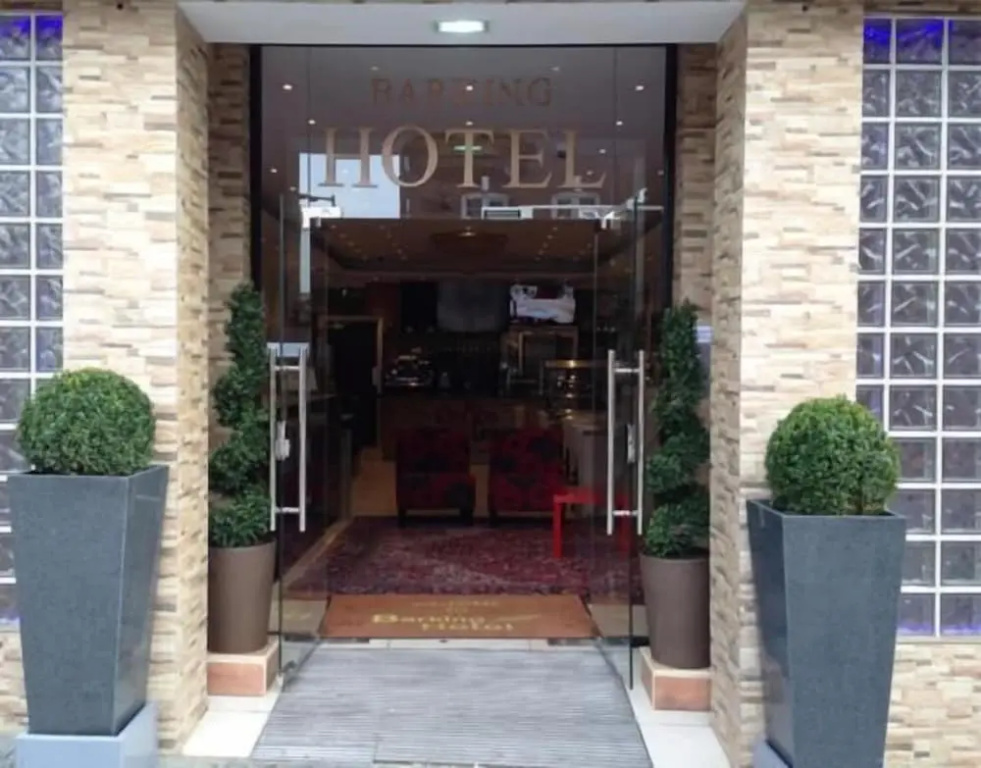 Barking Hotel