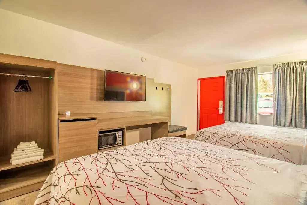 Standard Quadruple Basement room