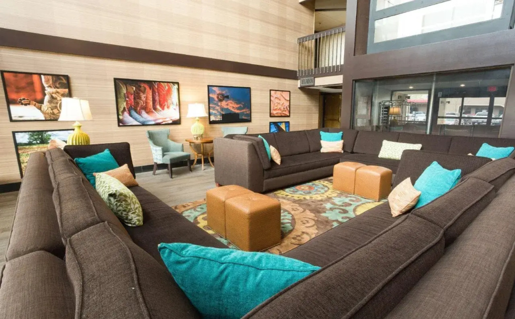 McAllen Plaza Hotel & Suites