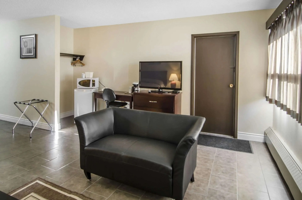 Double Suite (full double bed)