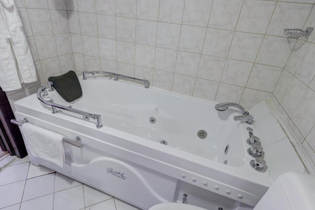 Двухместный номер Superior с видом на город двуспальная кровать в Премьер Алатау