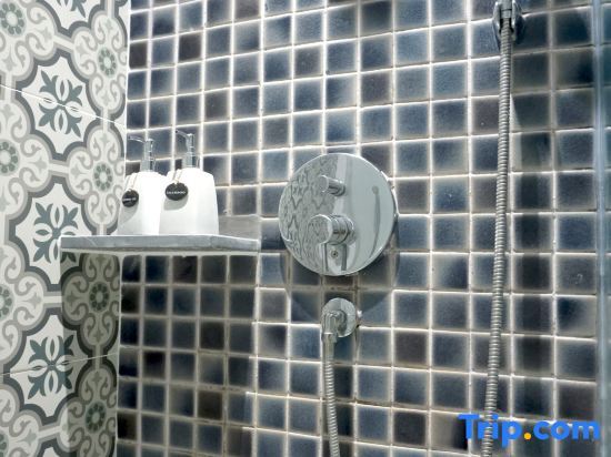 Двухместный номер Deluxe с видом на сад двуспальная кровать в Signature Phuket Resort