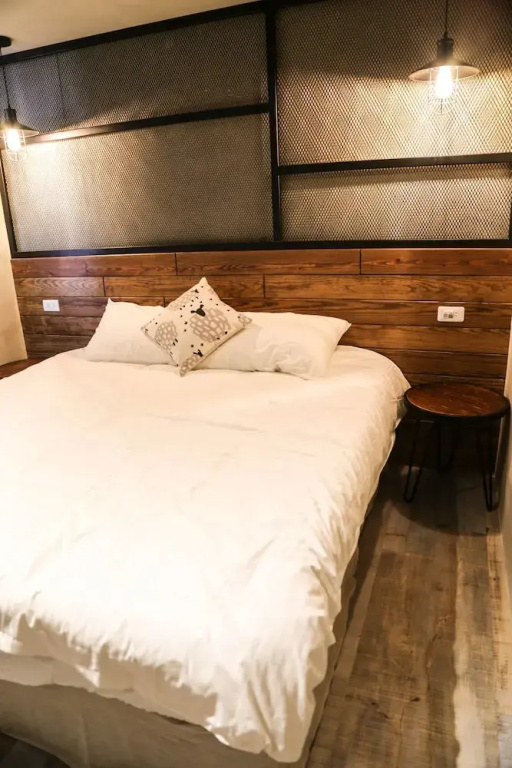 Standard Double room with city view (full double bed)