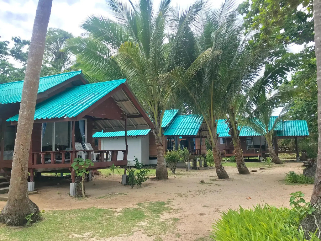 Family Bungalow beachfront