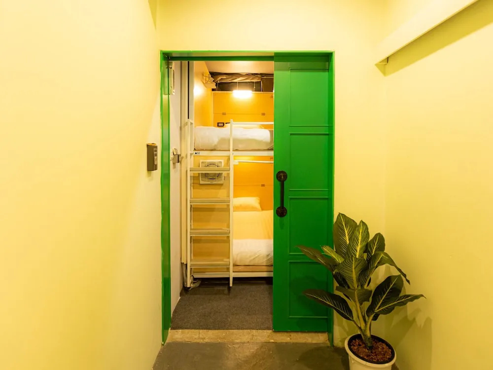 Отель Khaosan Social Capsule Bangkok - Adult Only - Hostel в Бангкоке