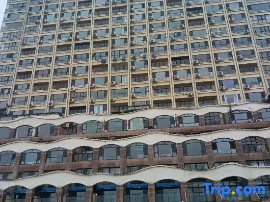 Encounter a guesthouse with a sea view.