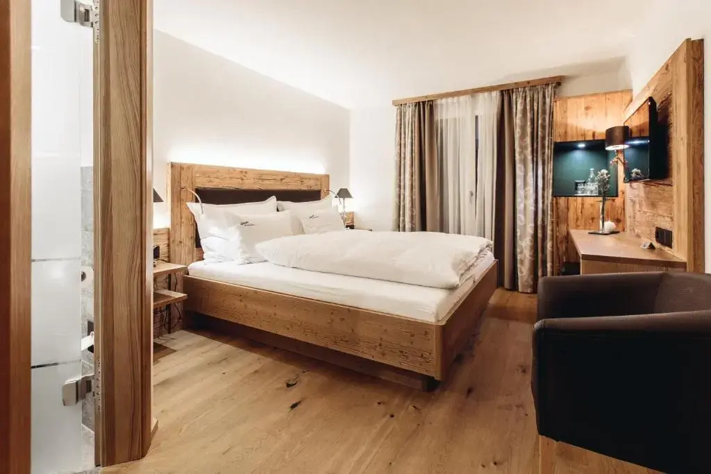 Standard Double room with balcony (full double bed)