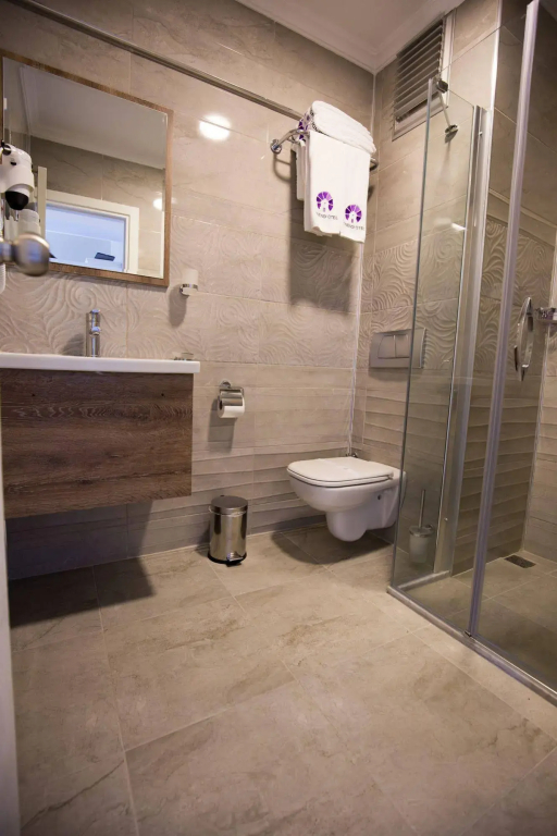 Menendi Otel by null