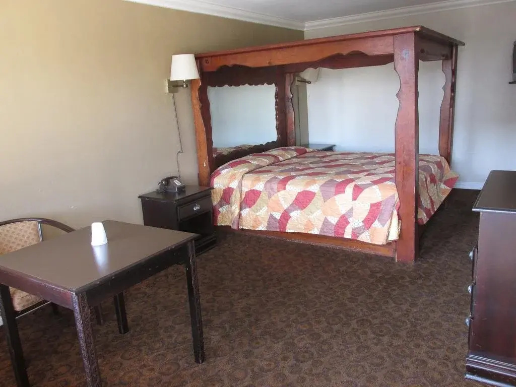 Oak Tree Motel