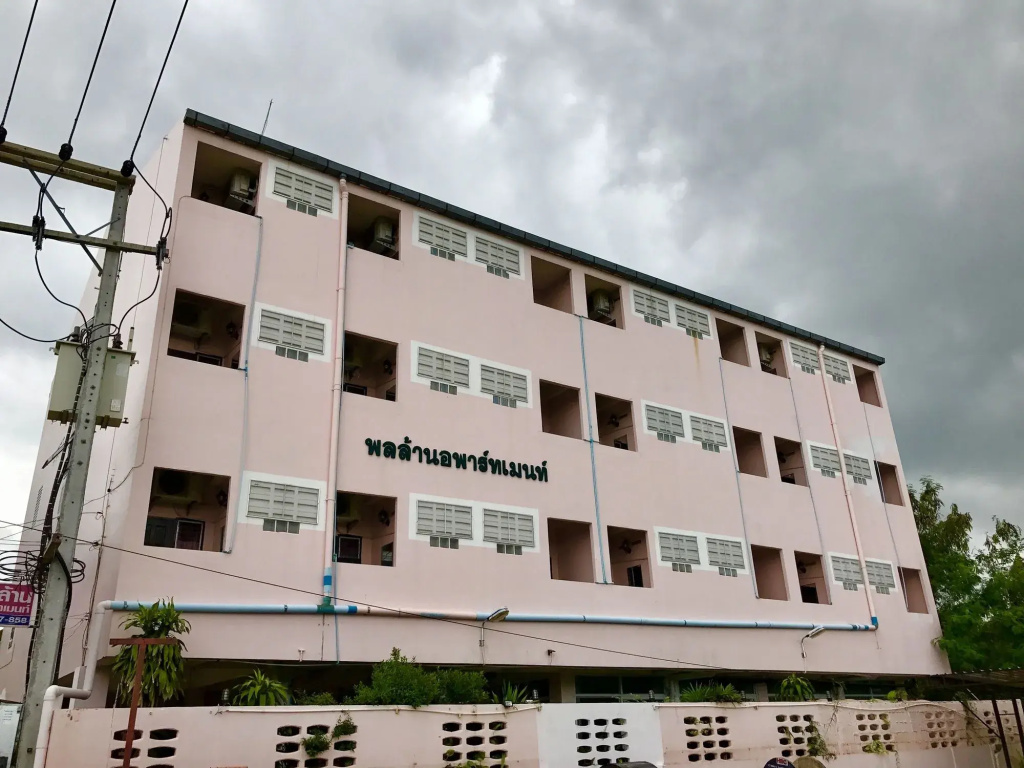 Ponlaan Apartment