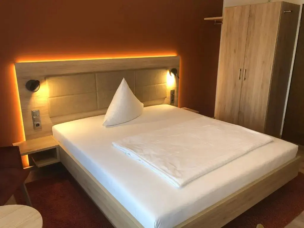 Standard Double room (full double bed)