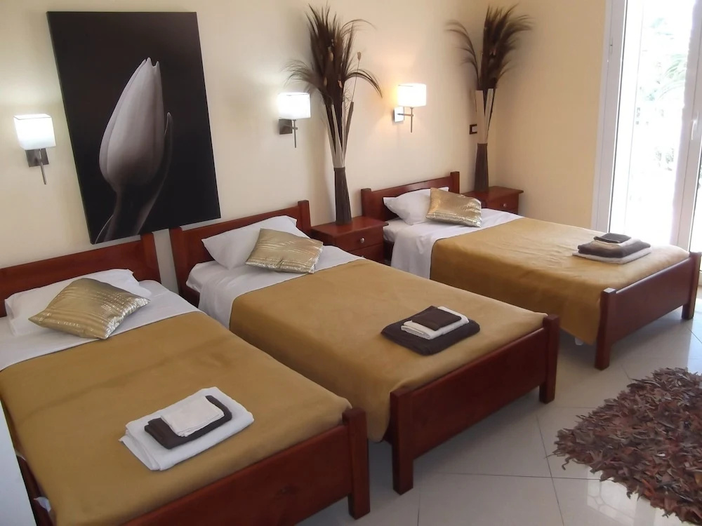 Mariana Hotel — 3