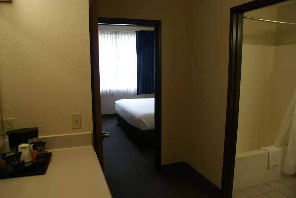 Double Suite (full double bed)