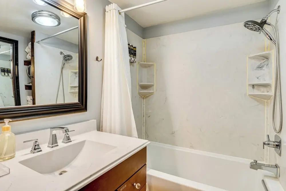 1 Mi to IU: Hoosier Home w/ Fire Pit & Fenced Yard — фото 6