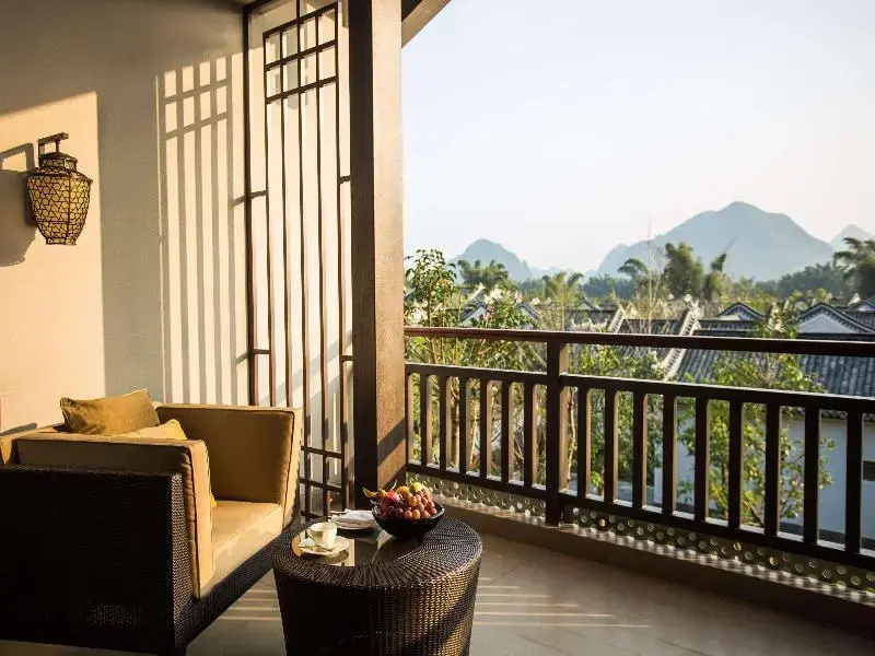 Suite with balcony and with mountain view