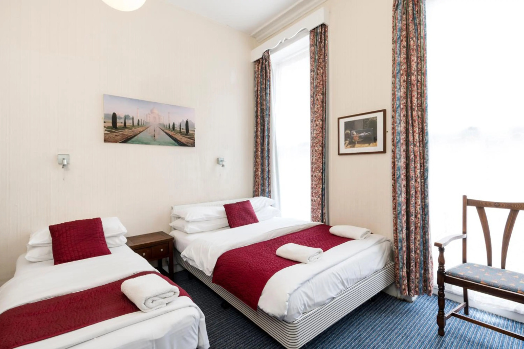 St Athans Hotel — фото