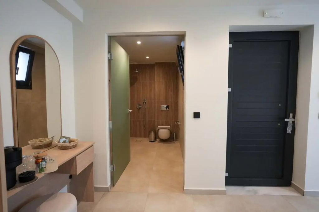 Standard room with pool view