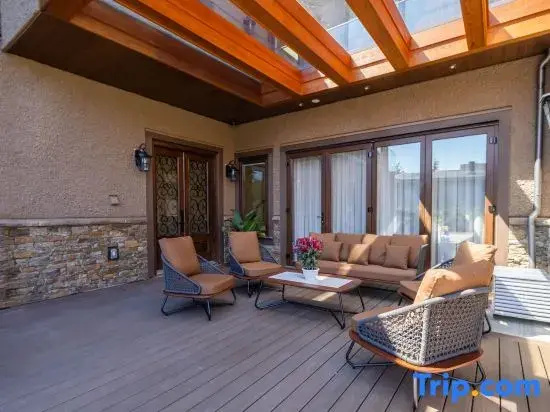 Vancouver Stay ----- Modern Richmond Home Next to YVR Airport--Brand New & Stylish
