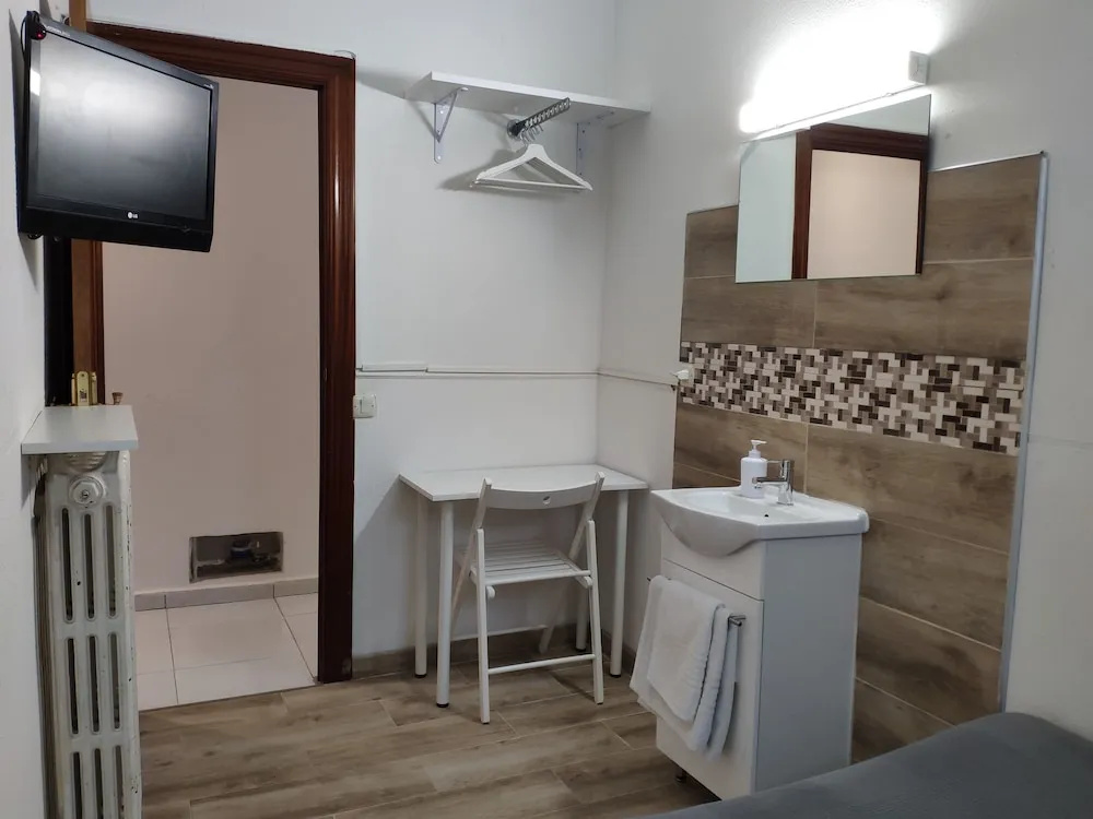 Economy room