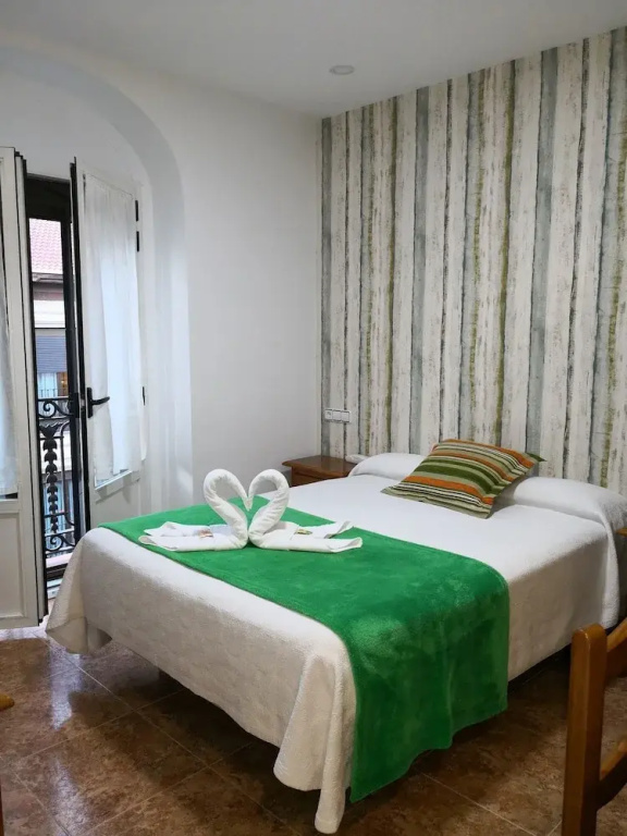 Standard Double room with city view (full double bed)